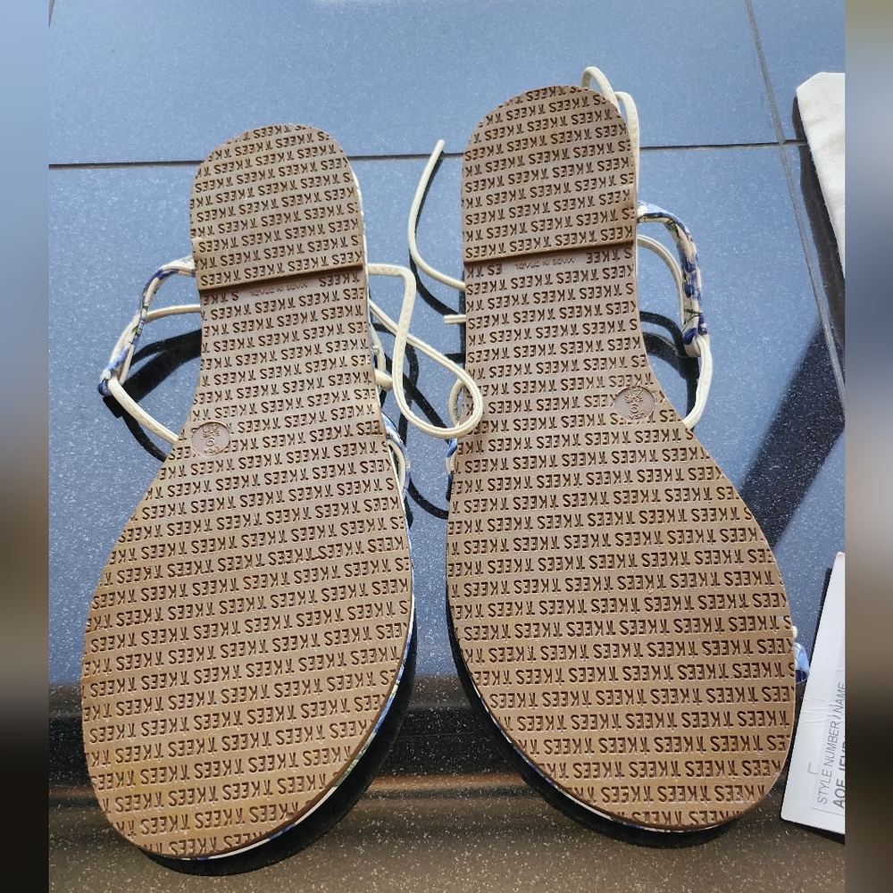 The Alice and Olivia EVE DITSY Strappy Sandals 9/40 & SHOE BAG! - Picture 6 of 9